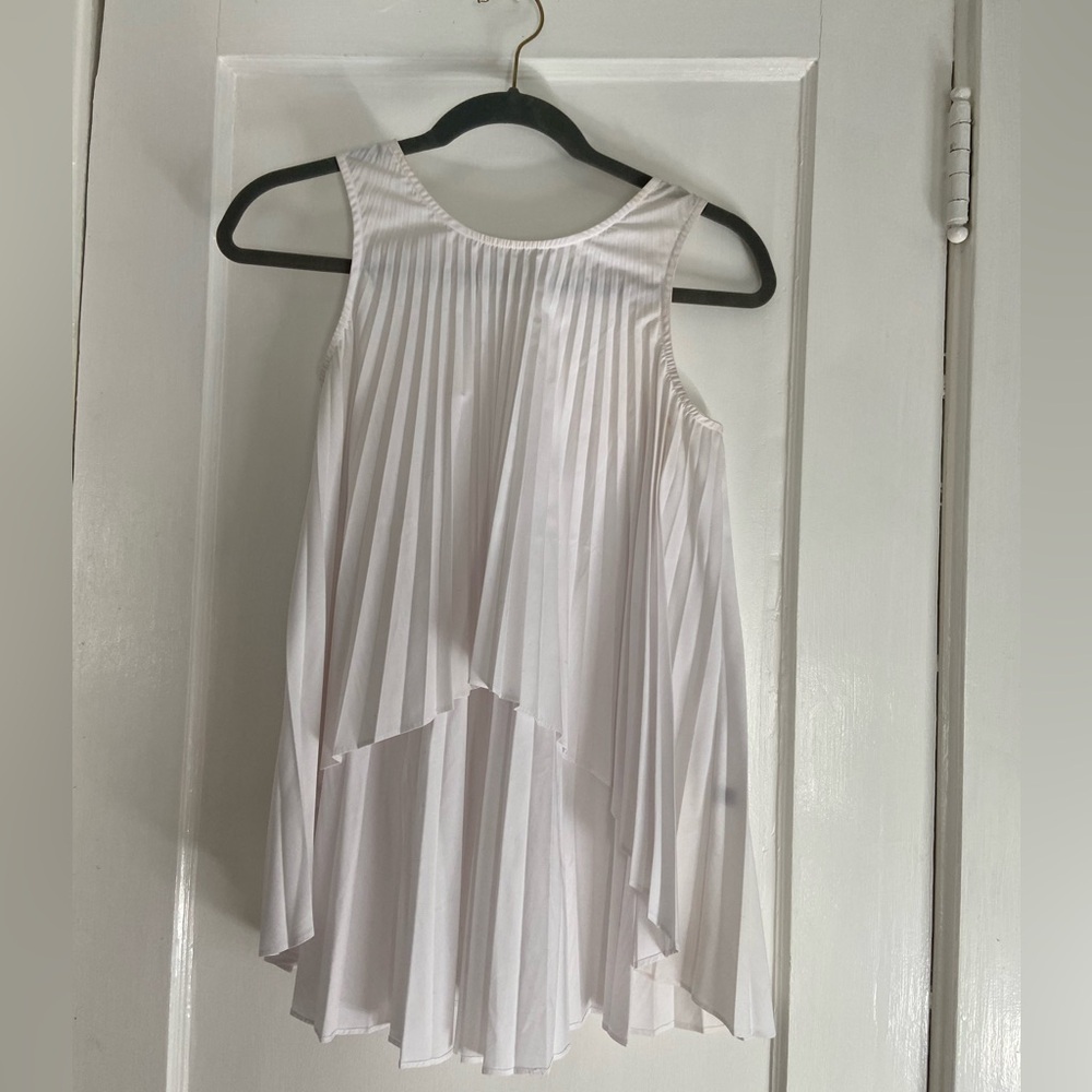 Shaina Mote White Pleated Sleeveless Top